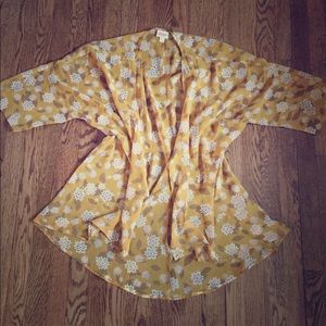Pretty Lularoe Lindsay Top